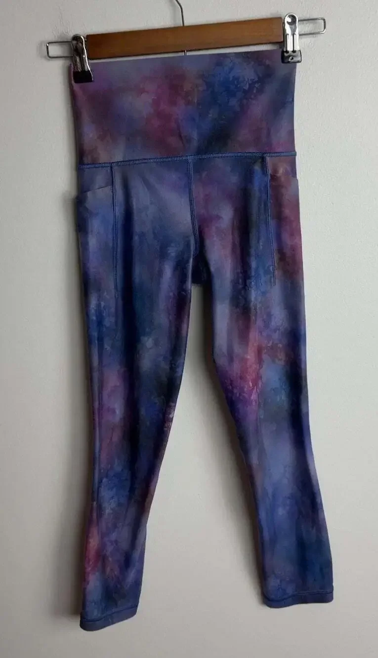 Athleta Salutation II Capri Leggings Size XXS Purple Blue Tie Dye Women’s